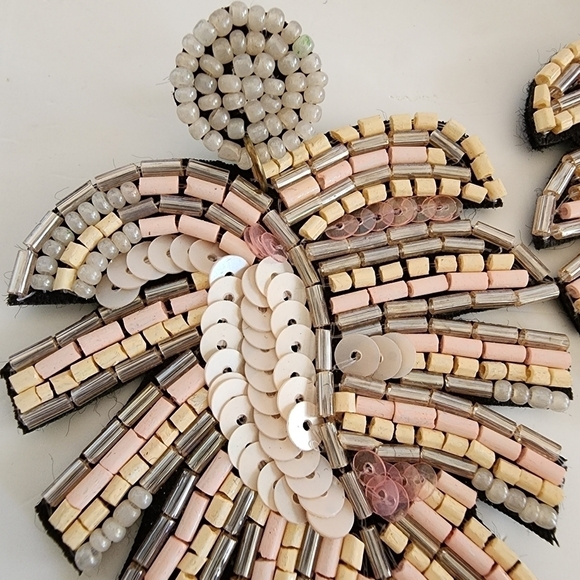 NWT Pink Beaded Sequin Tropical Leaf Statement Earrings - Picture 7 of 9